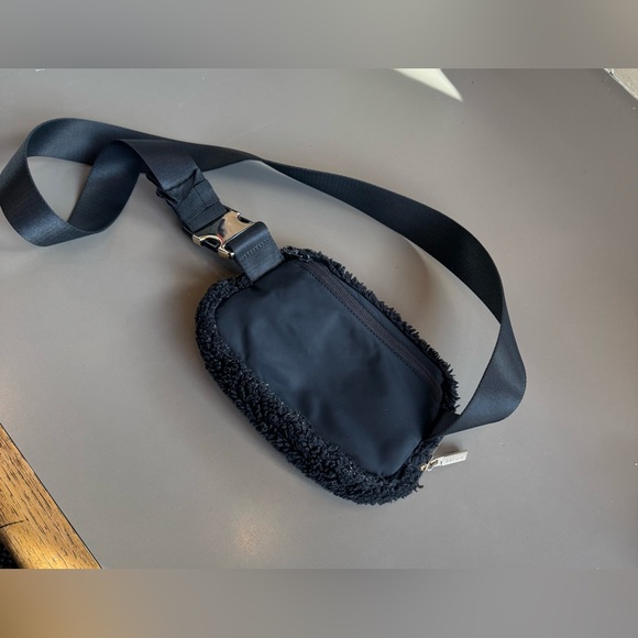 Lululemon Fleece Everywhere Belt Bag - Picture 7 of 14